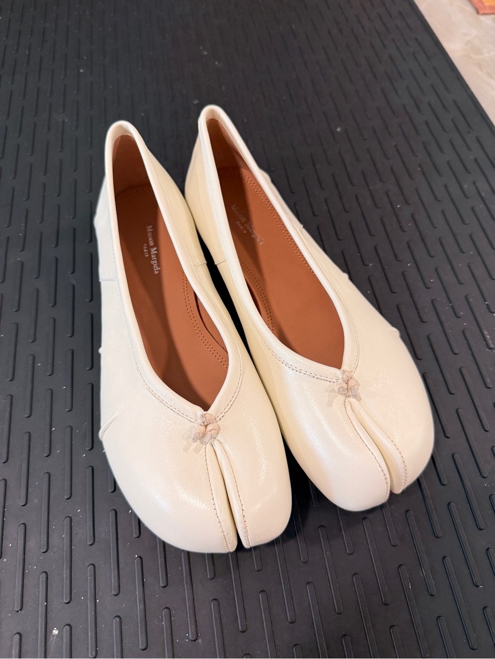 Maison Martin Margiela Cream Tabi Split-Toe Leather Flats
